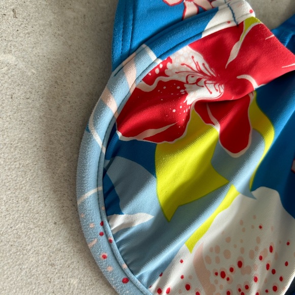 Roxy small D cup underwire bikini top she just shines - Picture 2 of 4